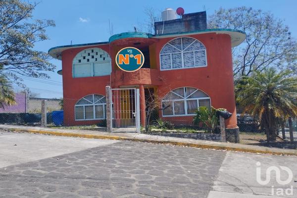 Foto de inmueble en Av. del Cedro #53, Col. El Chico C.P. 91637, Emiliano Zapata