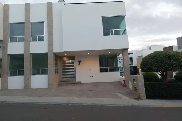 Foto de inmueble en Avenida del Marqués de la Villa del Villar de Águila #961, Col. Claustros de las Misiones C.P. 76093, Querétaro