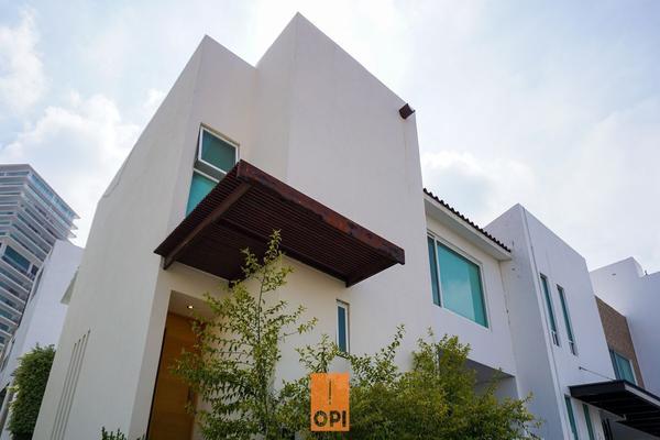 Foto de inmueble en Av del Marques de la Villa del Villar del Aguila, Col. Centro Sur C.P. 76090, Querétaro