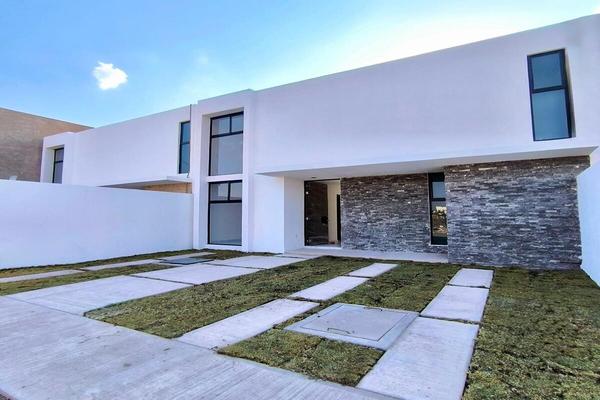 Foto de inmueble en av. del Quetzal, Col. Santa Fe C.P. 76147, Querétaro