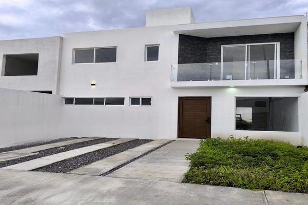 Foto de inmueble en av. del Quetzal, Col. Santa Fe C.P. 76147, Querétaro