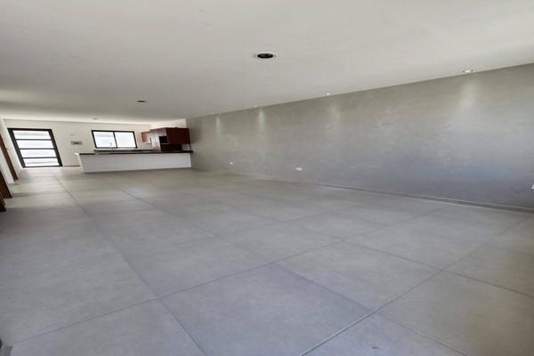 Foto de inmueble en Avenida del Quetzal, Col. Santa Fe C.P. 76147, Querétaro