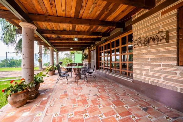 Foto de inmueble en Av. Del Tempisque, Col. San Juan Cosala C.P. 45820, Jocotepec