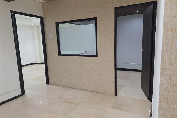 Foto de inmueble en calle, Col. Gonzalitos C.P. 64020, Monterrey