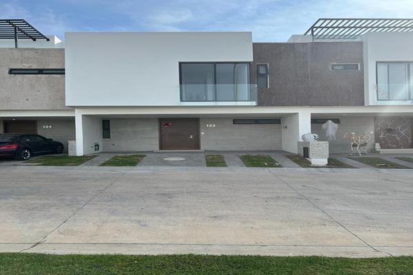 Foto de inmueble en Av. E #923, Col. Coto Miraflores C.P. 45134, Zapopan