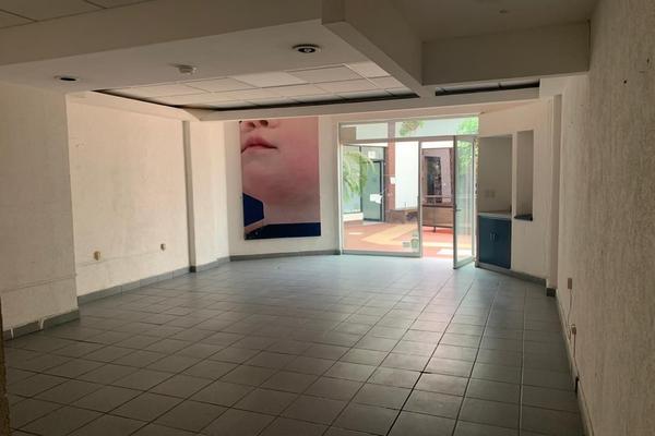 Foto de inmueble en Av El Jacal, Col. Jardines de La Hacienda C.P. 76180, Querétaro