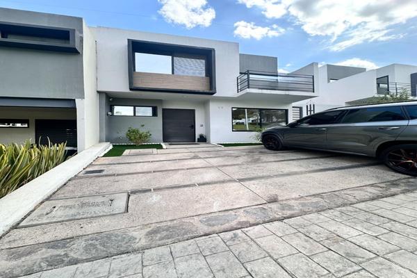 Foto de inmueble en av. elementia, Col. El Centarro C.P. 45640, Tlajomulco de Zúñiga