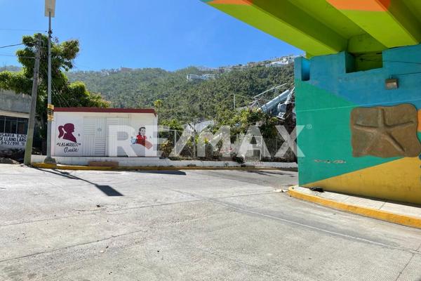 Foto de inmueble en AV ESENICA, Col. Cumbres de Figueroa C.P. 39689, Acapulco de Juárez