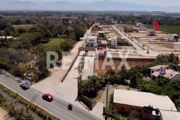 Foto de inmueble en Av Estaciones, Fracc. Agave Azul, Col. Residencial Los Mangos C.P. 63732, Bahía de Banderas