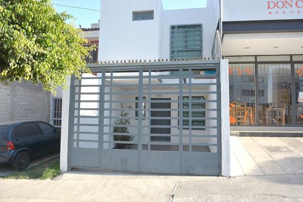 Foto de inmueble en Avenida Federalistas #1257, Col. Colinas Del Rey C.P. 45130, Zapopan
