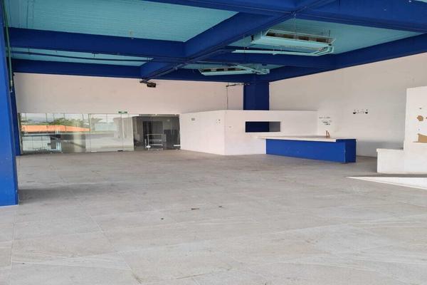 Foto de inmueble en AVENIDA FRANCISCO MEDINA ASCENCIO, Col. Marina Vallarta C.P. 48335, Puerto Vallarta