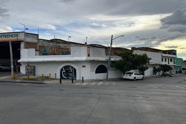 Foto de inmueble en Av. Francisco Silva Romero, Col. Tlaquepaque Centro C.P. 45500, San Pedro Tlaquepaque