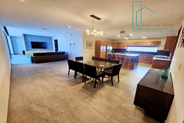 Foto de inmueble en Av. Francisco Villa, Col. Bosques de San Francisco C.P. 31115, Chihuahua