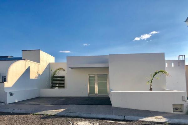 Foto de inmueble en AV. FRAY JUNIPERO, Col. Privada Arboledas C.P. 76140, Querétaro