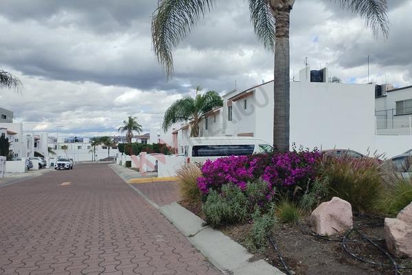 Foto de inmueble en Av. Fray Luis de León #3051, Col. Centro Sur C.P. 76090, Querétaro