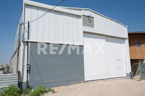 Foto de inmueble en avenida geranios, Col. Ojo de Agua C.P. 22254, Tijuana