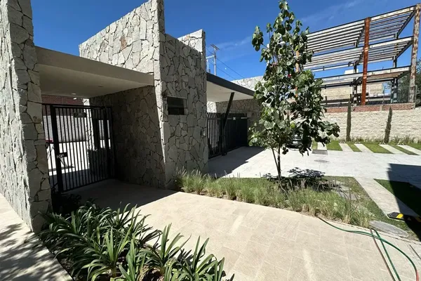 Foto de inmueble en Avenida Guadalajara Sur #1179, Col. Jardines Del Valle C.P. 45138, Zapopan