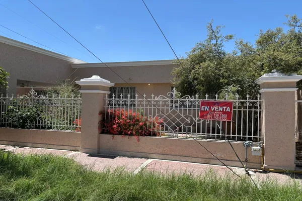 Foto de inmueble en AV. HILARIO ESPARZA #449, Col. Las Margaritas C.P. 27130, Torreón