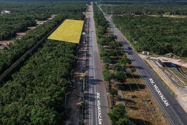 Foto de inmueble en Av. Huayacán #MANZANA 1, Col. Alfredo V Bonfil C.P. 77560, Benito Juárez