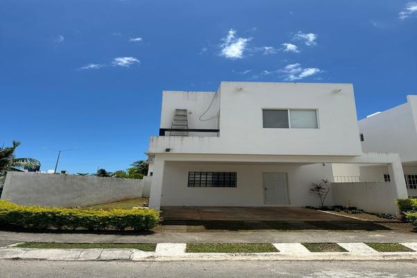 Foto de inmueble en Av. Huayacan, Col. Supermanzana 312 C.P. 77533, Benito Juárez