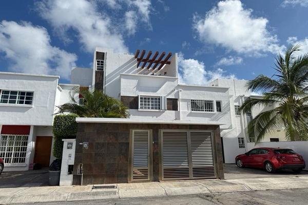 Foto de inmueble en Av Huayacan, Col. Supermanzana 56 C.P. 77533, Benito Juárez