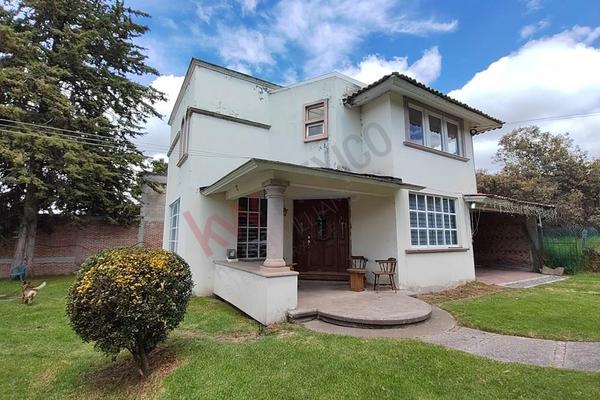 Foto de inmueble en Avenida Igancio Manuel Altamirano #1, Col. San Mateo Oxtotitlán C.P. 50100, Toluca