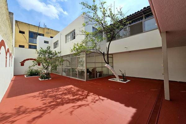 Foto de inmueble en Av. Inglaterra, Col. Arcos Vallarta C.P. 44130, Guadalajara