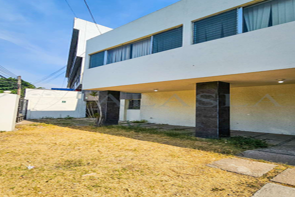 Foto de inmueble en Av. Inglaterra, Col. Arcos Vallarta C.P. 44130, Guadalajara