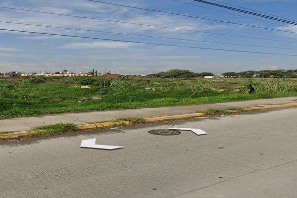 Foto de inmueble en Av. Javier Mina, Col. Senderos Del Valle C.P. 45654, Tlajomulco de Zúñiga