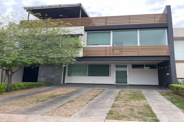 Foto de inmueble en Avenida Juan Palomar y Arias #861, Col. Santa Isabel C.P. 45110, Zapopan