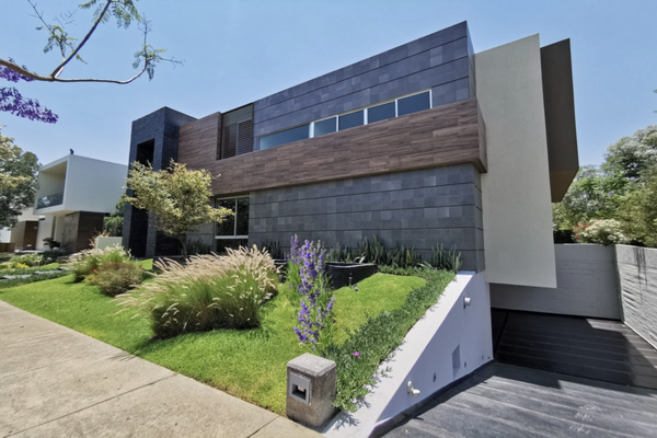 Foto de inmueble en Av. Juan Palomar y Arias, Col. Puerta del Bosque C.P. 45066, Zapopan