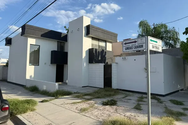 Foto de inmueble en avenida Juan terrazas #80, Col. Los Ángeles C.P. 27148, Torreón