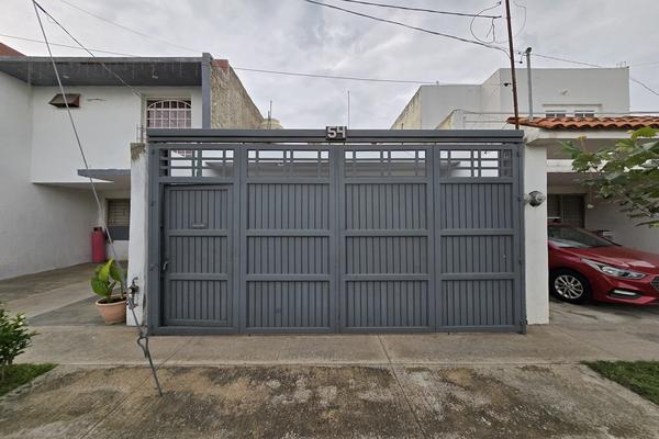 Foto de inmueble en Av. La Llave, Col. Parques Santa Cruz Del Valle C.P. 45615, San Pedro Tlaquepaque