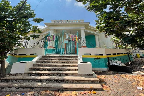 Foto de inmueble en Av La Paz, Col. Americana C.P. 44160, Guadalajara