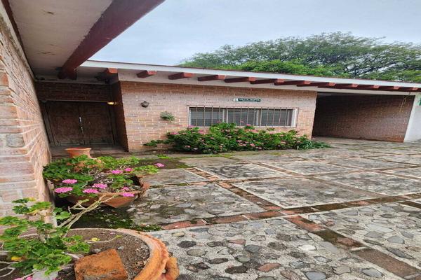 Foto de inmueble en av. la paz, Col. Chapala Centro C.P. 45900, Chapala