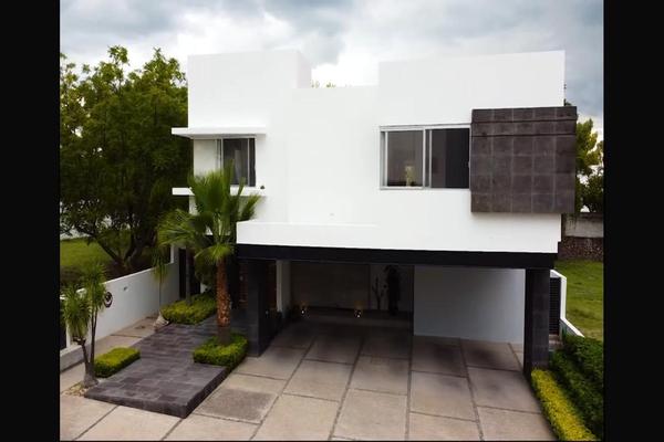 Foto de inmueble en Avenida La Rica, Col. Villas del Mesón C.P. 76226, Querétaro
