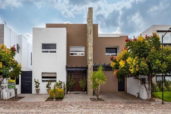 Foto de inmueble en AV LA VISTA, Col. La Purísima C.P. 76146, Querétaro