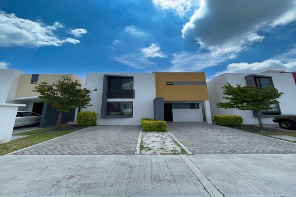 Foto de inmueble en Av La Vista, Col. La Purísima C.P. 76146, Querétaro