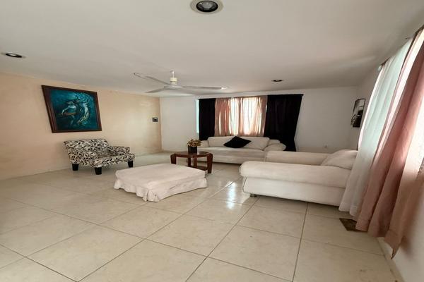 Foto de inmueble en Avenida las palmas, Col. Camino Real C.P. 24020, Campeche