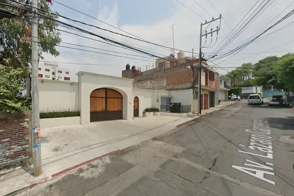 Foto de inmueble en AV LAZARO CARDENAS #00, Col. Jiquilpan C.P. 62170, Cuernavaca