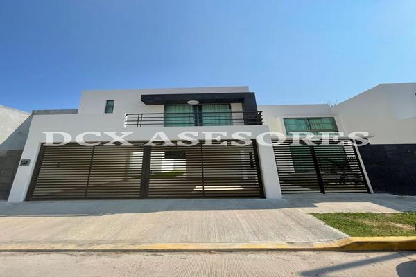 Foto de inmueble en Av. Lazaro Cardenas del Rio, Col. Sur 4ta. Sección C.P. 86658, Comalcalco