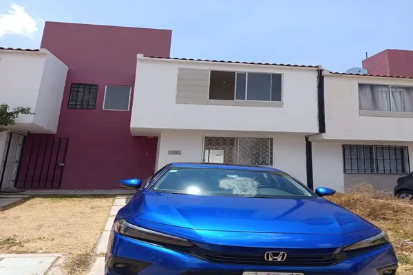 Foto de inmueble en Avenida Loarca #520, Col. Eduardo Loarca Castillo C.P. 76118, Querétaro