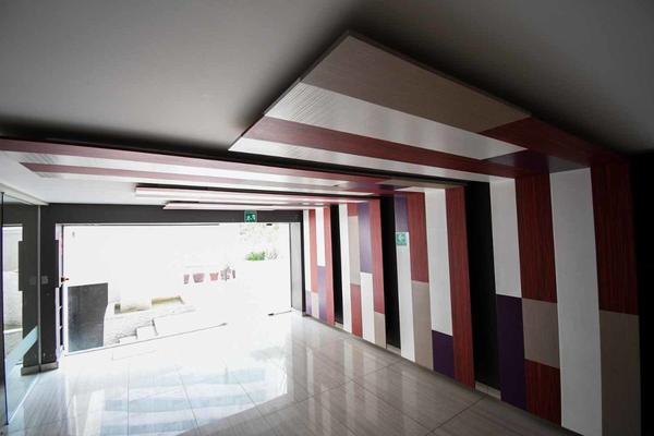 Foto de inmueble en Av Lomas Verdes, Col. Santiago Occipaco C.P. 53250, Naucalpan de Juárez