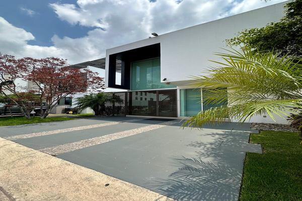 Foto de inmueble en Av.López Mateos, Col. Residencial Provenza (La Romana) C.P. 45645, Tlajomulco de Zúñiga