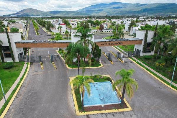 Foto de inmueble en Av. López Mateos Sur, Col. Las Víboras (Fraccionamiento Valle de las Flores) C.P. 45640, Tlajomulco de Zúñiga