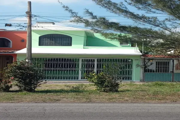 Foto de inmueble en Av, Col. Los Pinos C.P. 91870, Veracruz
