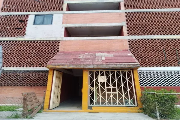 Foto de inmueble en AV LOS ROBLES #20, Col. San Pablo de las Salinas C.P. 54930, Tultitlán