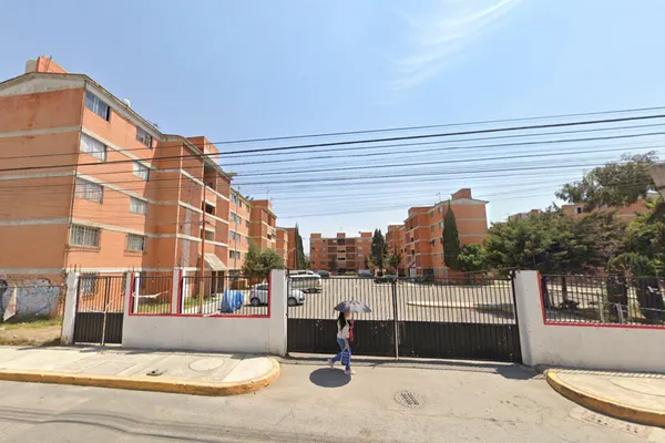 Foto de inmueble en Av Los Robles #72, Col. Ampliación San Pablo de las Salinas C.P. 54938, Tultitlán