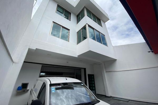 Foto de inmueble en Avenida Luis Vega y Monroy, Col. Balaustradas C.P. 76079, Querétaro