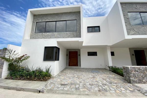 Foto de inmueble en Avenida México #510, Col. Las Jarretaderas C.P. 63735, Bahía de Banderas
